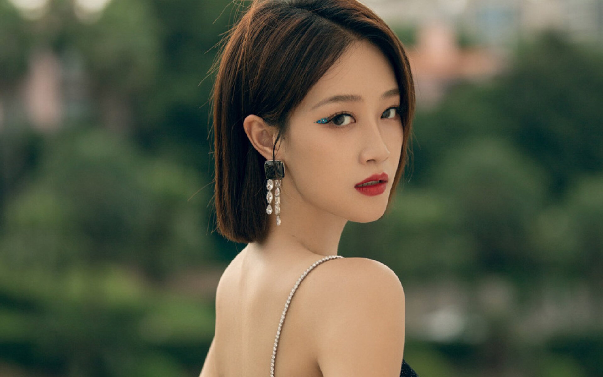 球迷对球队战术安排提出质疑，球迷对球队战术安排提出质疑怎么办