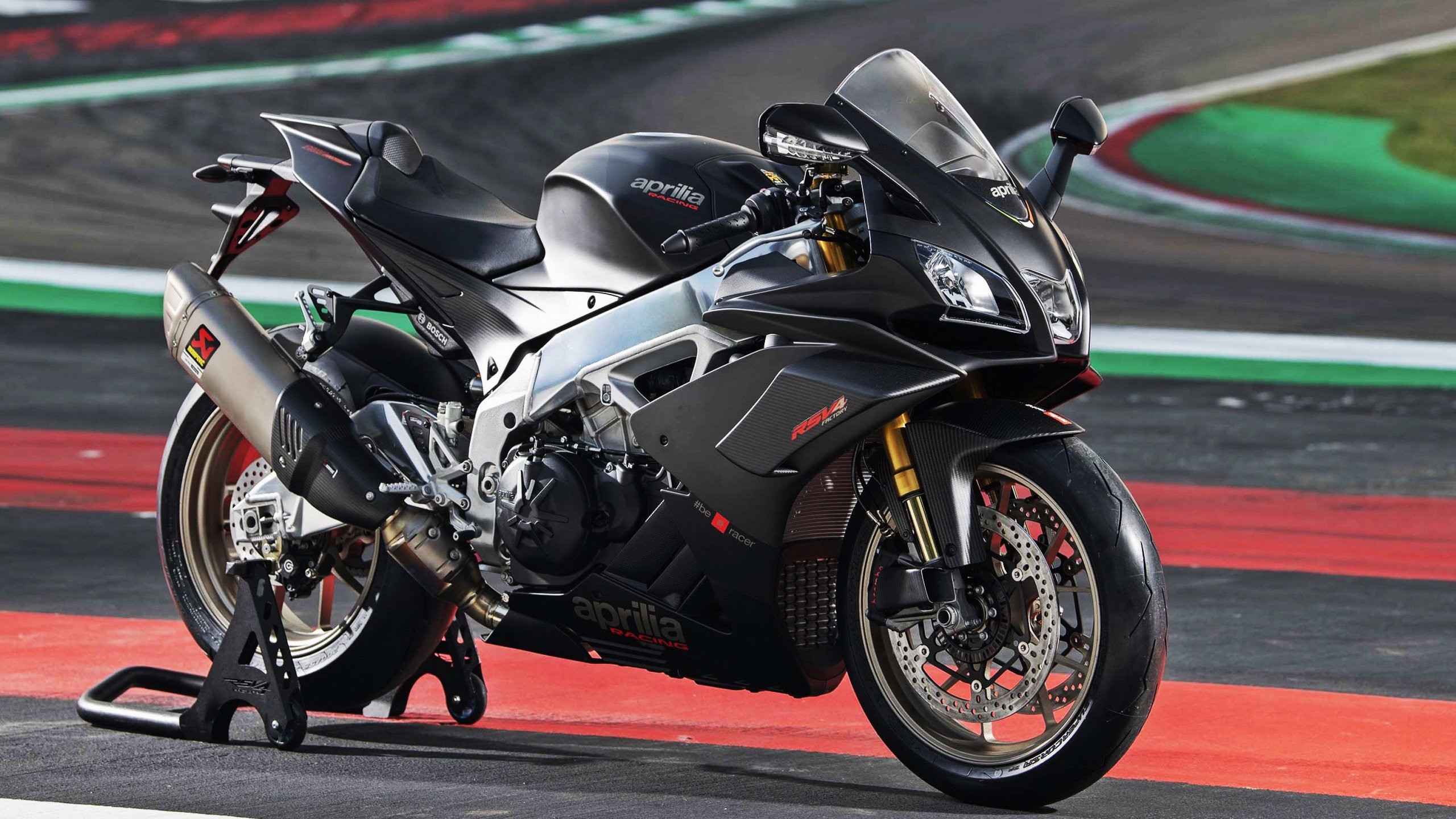 锋线球员是否参与中场组织成为常态机制,什么叫锋线球员